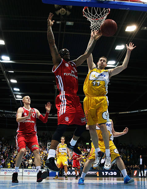 通过伯克和 通过伯克和